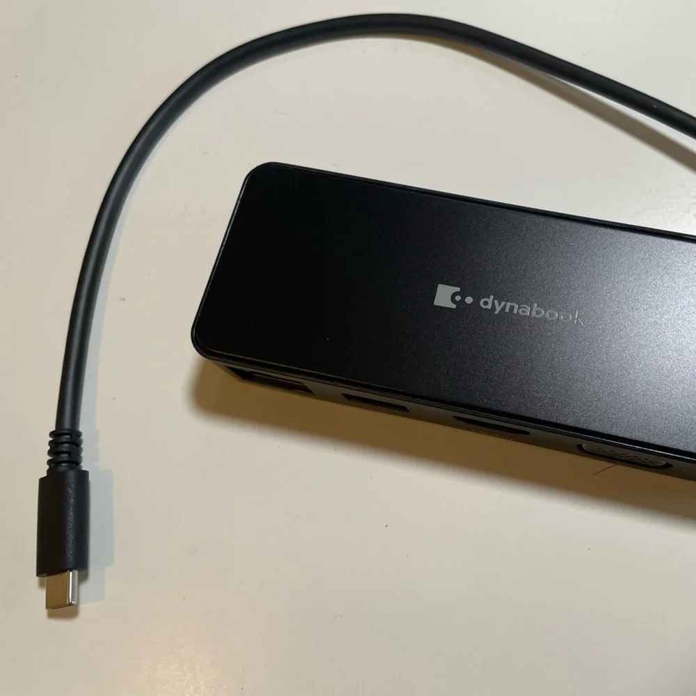 Dynabook usb-c / HDMI / vga travel adapter